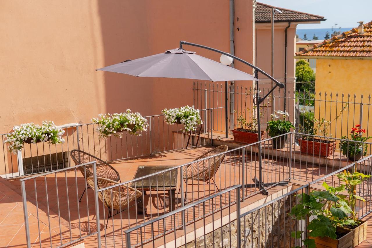 Officine Bordighera Hotel Bagian luar foto